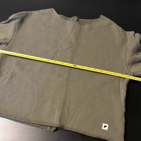 Fundamental Coast performance crop sweatshirt - Picture 3 of 5